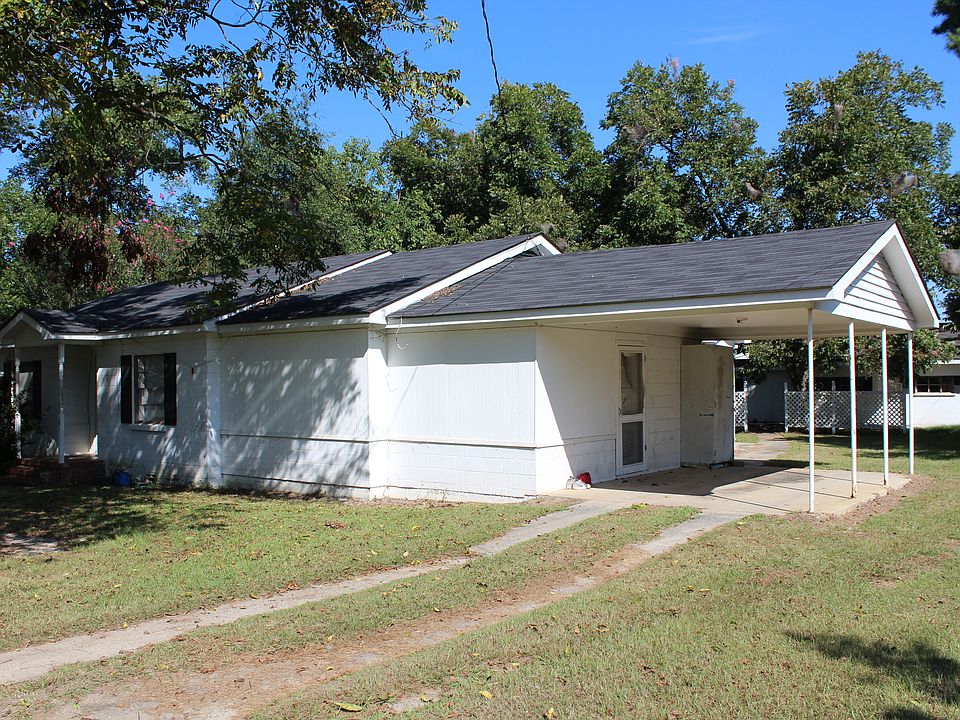 2nd image of 707 W 2nd St