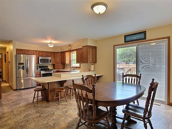 5th image of 3204 Parker Dr