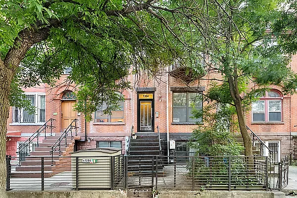 Rented by Safdie Realty Group | media 10