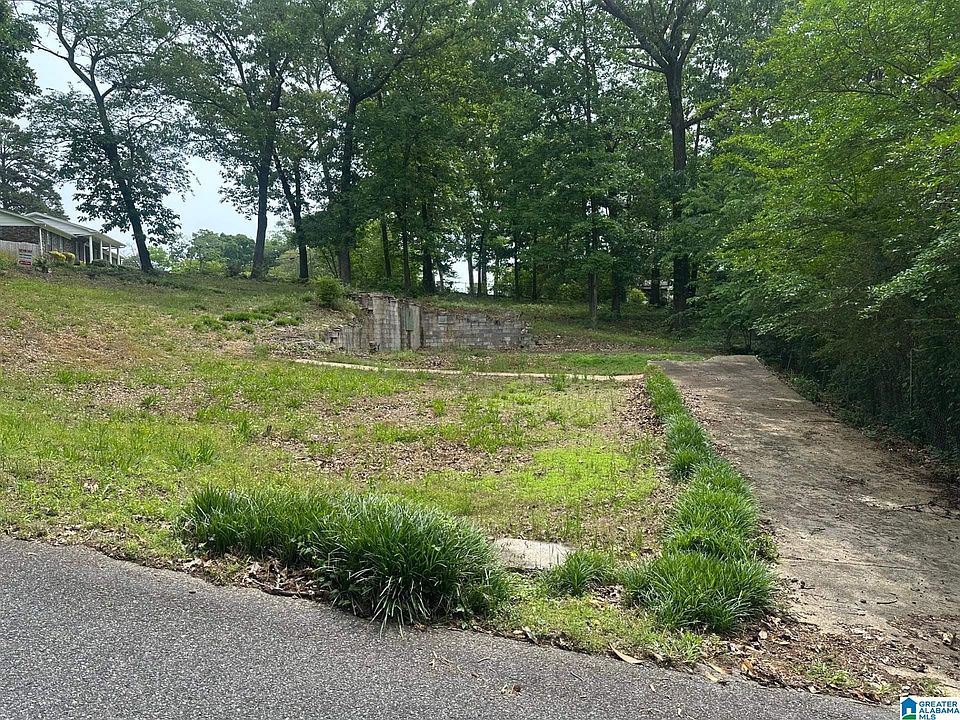 2nd image of 541 Maple St