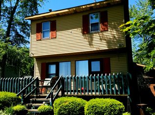 52851 Lakeshore Dr, Dowagiac, MI 49047