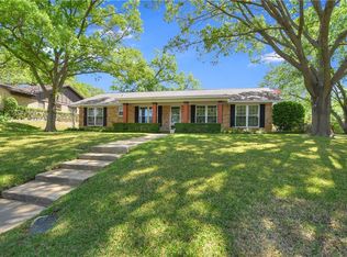 409 Summit Ridge Dr, Euless, TX 76039