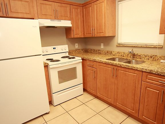 5th image of 3260 NW 43rd Ave