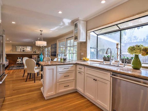 4th image of 10896 Linda Vista Dr