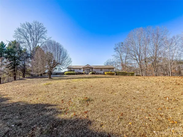 101 White Oak Ln, Tryon, NC 28782