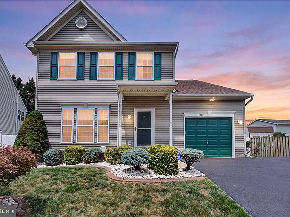 2nd image of 1207 Palladian Way