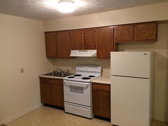 3rd image of 421 Gibson Ln APT 22