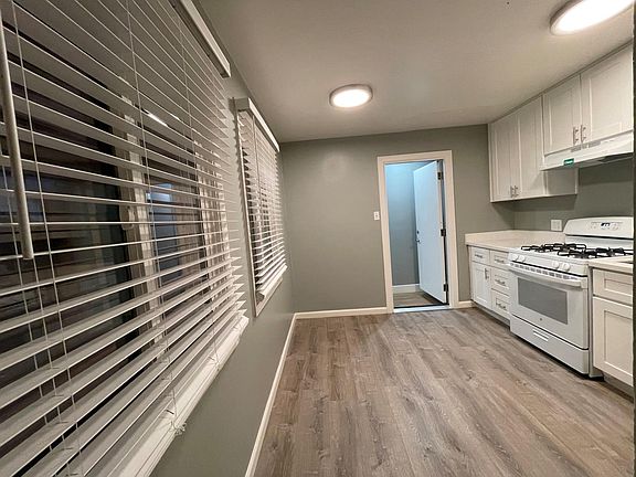 3rd image of 4377 Clairemont Dr #4377