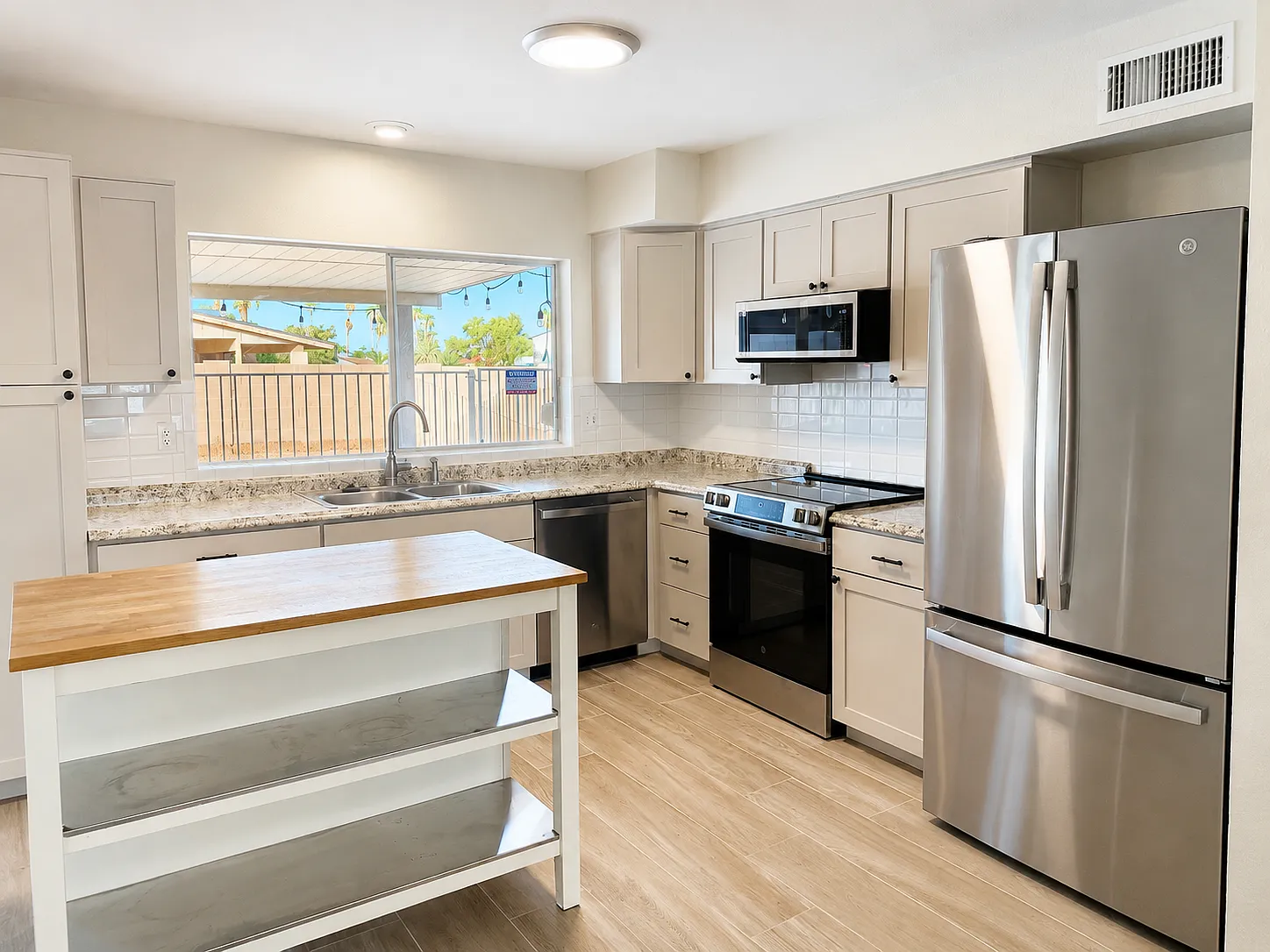 3 bed, 1800 sqft, $2,495 — Photo 3