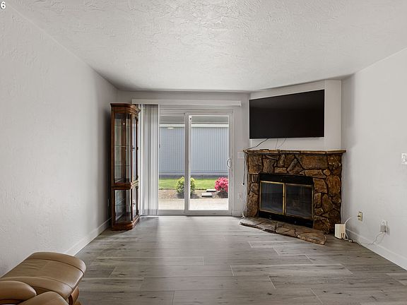 3rd image of 650 Harlow Rd APT 115