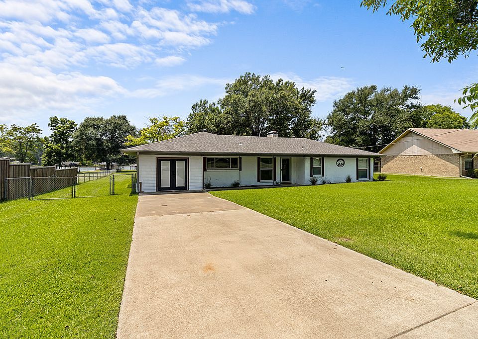 1st image of 2140 Royal Dr W