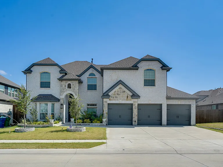 727 Stearman Ln — Photo 1