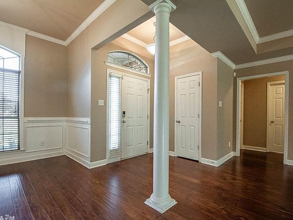 5th image of 870 Jamestown Cir