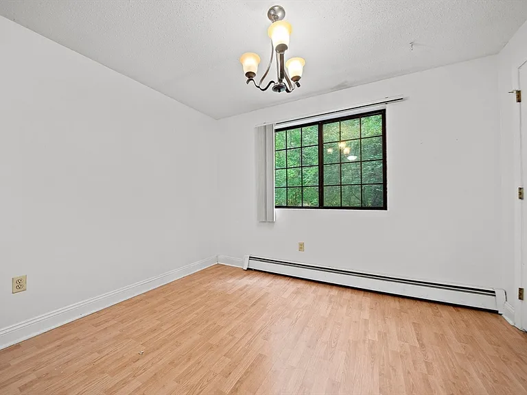 1810 Skyline Dr — Photo 8