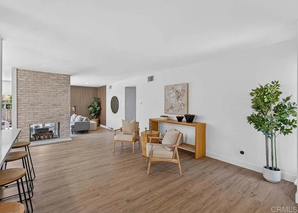 3 bed, 111 sqft, $2,500 — Photo 3