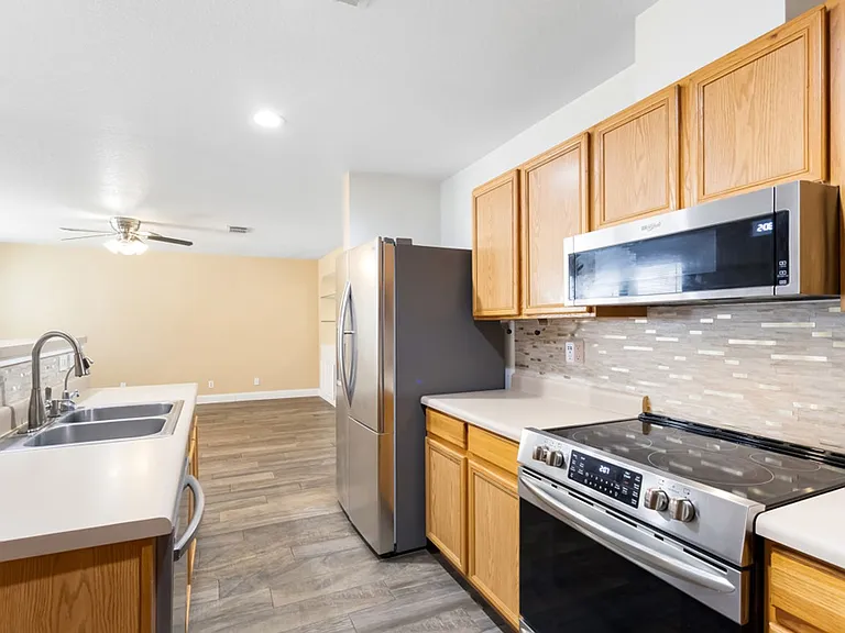 140 Springtree Pkwy — Photo 9