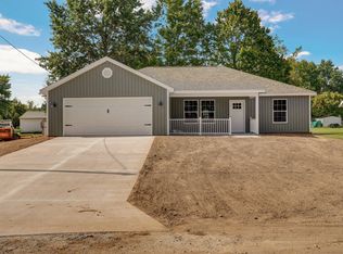 36 E Cline St, Aurora, MO 65605