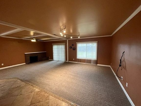 3rd image of 3150 Rosemont Dr