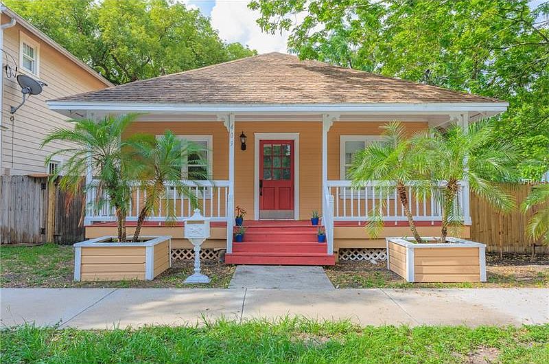 1st image of 409 E Amelia Ave