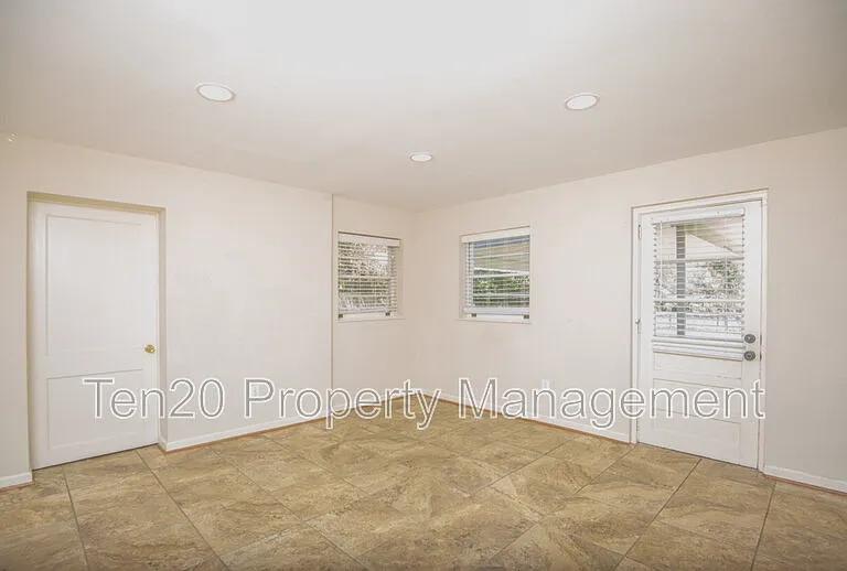 1514 Hilton Ave — Photo 3