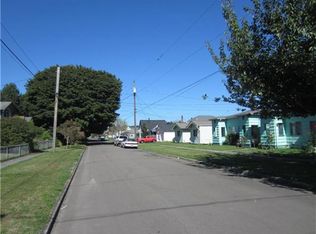 715 S 3rd Ave, Kelso, WA