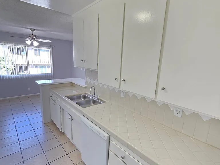 13955 Oxnard St — Photo 6