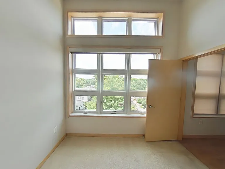 902 Drake St — Photo 123