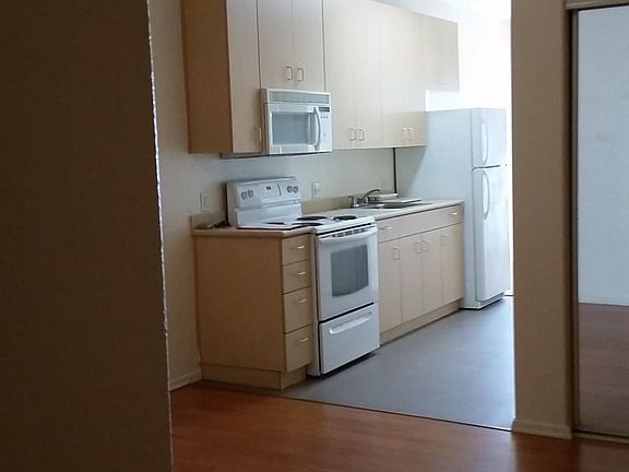 3rd image of 1525 2nd Ave APT 202
