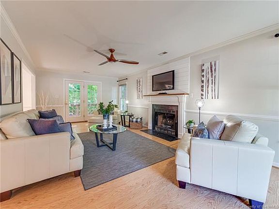 3rd image of 3016 Stoney Creek Dr