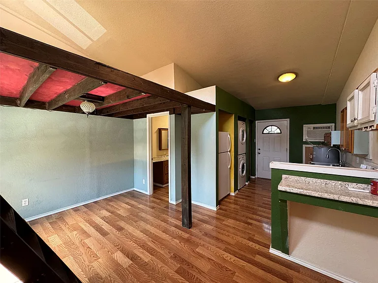 1108 W McCarty Ln #C — Photo 4