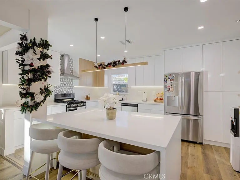 8161 Encino Ave — Photo 35