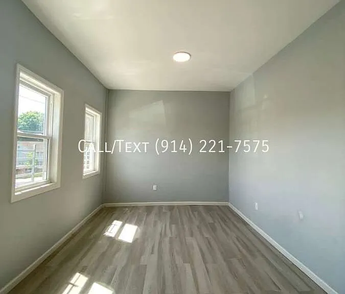 33 Saint Josephs Ave — Photo 6