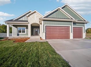 2724 NW Cedarwood Dr, Ankeny, IA 50023