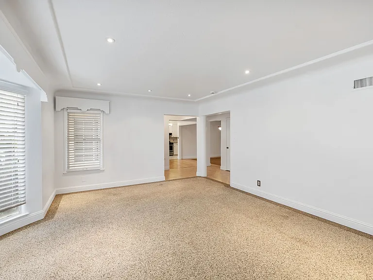1427 N Arthur Ave — Photo 4
