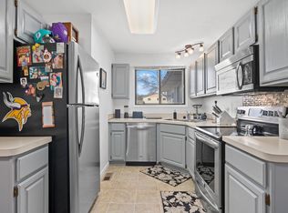 8505 S Pond Trl, Champlin, MN 55316