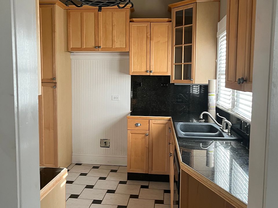 Photos 145 North Main St