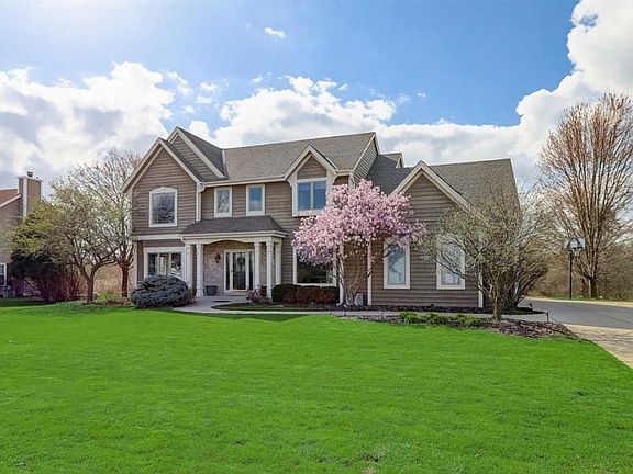 4th image of W226N7303 Woodland Creek Dr