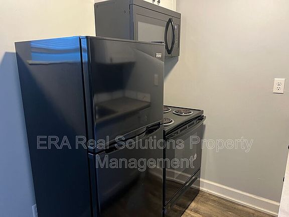 4th image of 745 Oak St #1