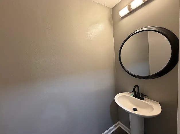 3 bed, 2.5 bath, 1385 sqft, $2,100 — Photo 4