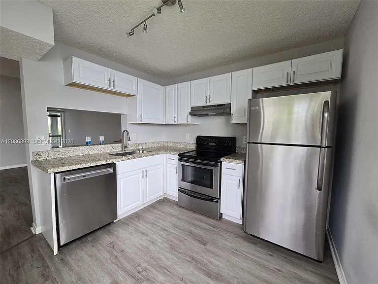 1024 S Independence Dr #1024E — Photo 16