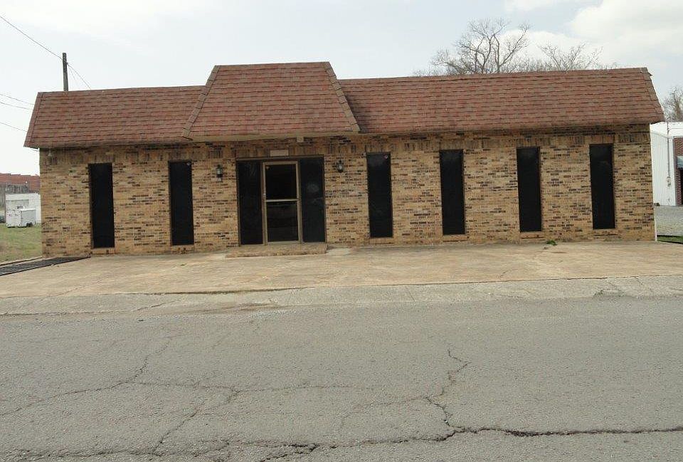 1st image of 303 Deery St