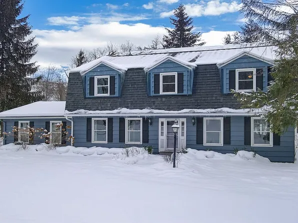 1135 Royal Oak Dr, Chagrin Falls, OH 44022