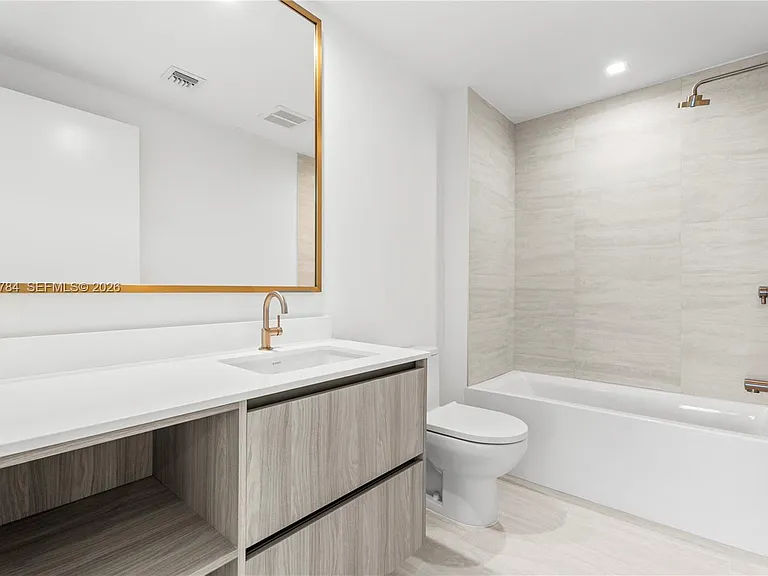 77 SE 5th St #3304 — Photo 6