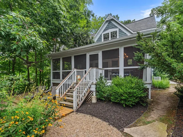 790 Simonson Dr, Saugatuck, MI 49453