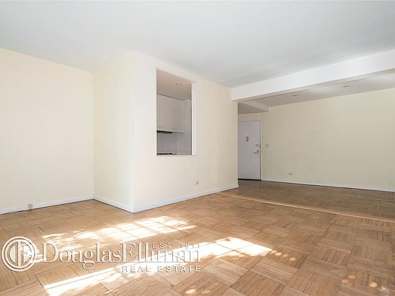 4th image of 45 W 10th St