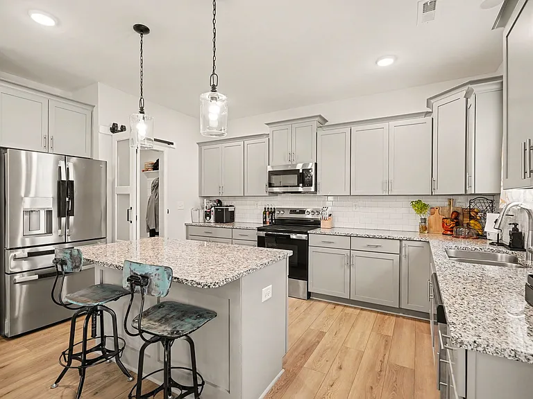 536 Amusement Dr — Photo 7