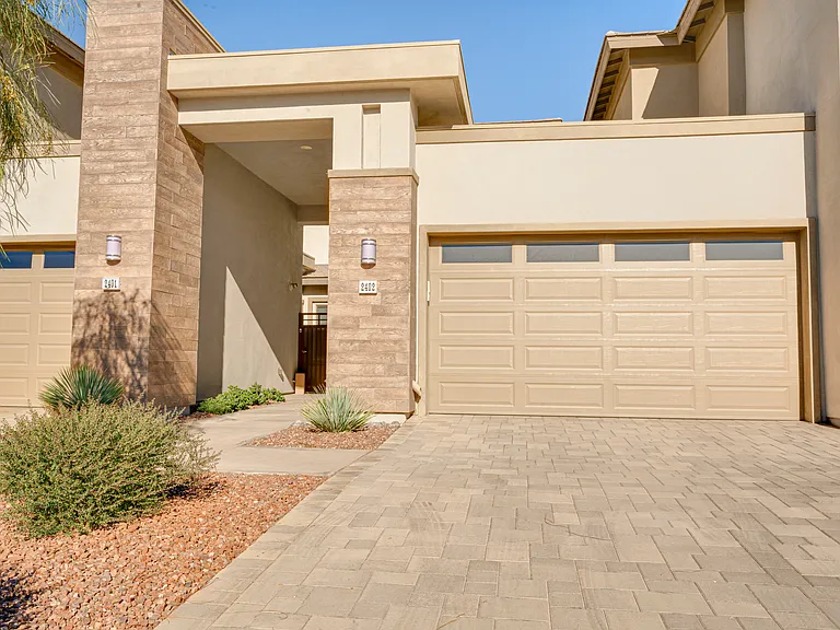 2402 Retreat Cir — Photo 29