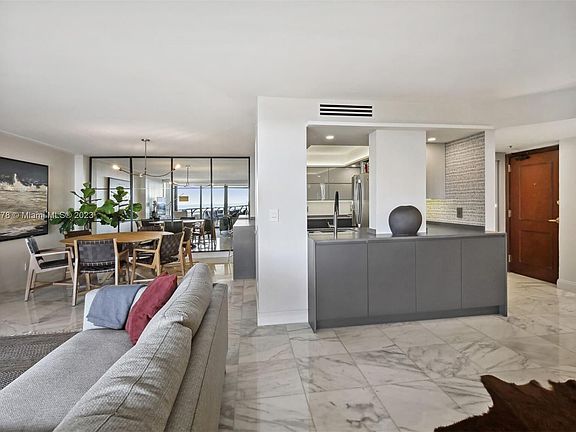 4th image of 2843 S Bayshore Dr APT 10C