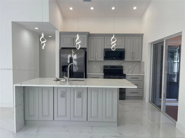 816 Sand Creek Cir #0, Fort Lauderdale, FL 33327