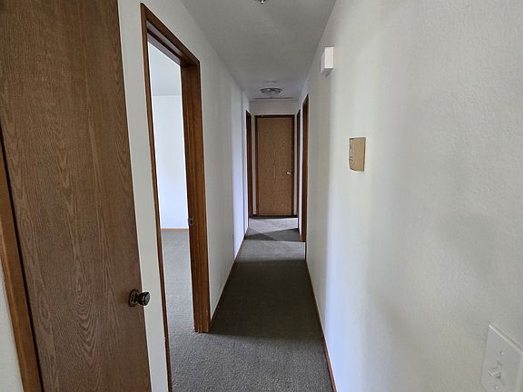 5th image of 445 Rosewood Dr